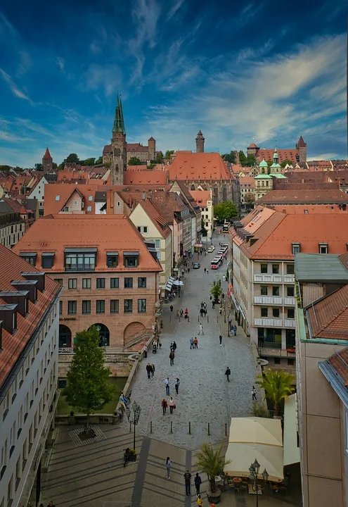 Nürnbergs Geheimnisse enthüllt: Rundgang durch Rathaus & Frauenkirche!