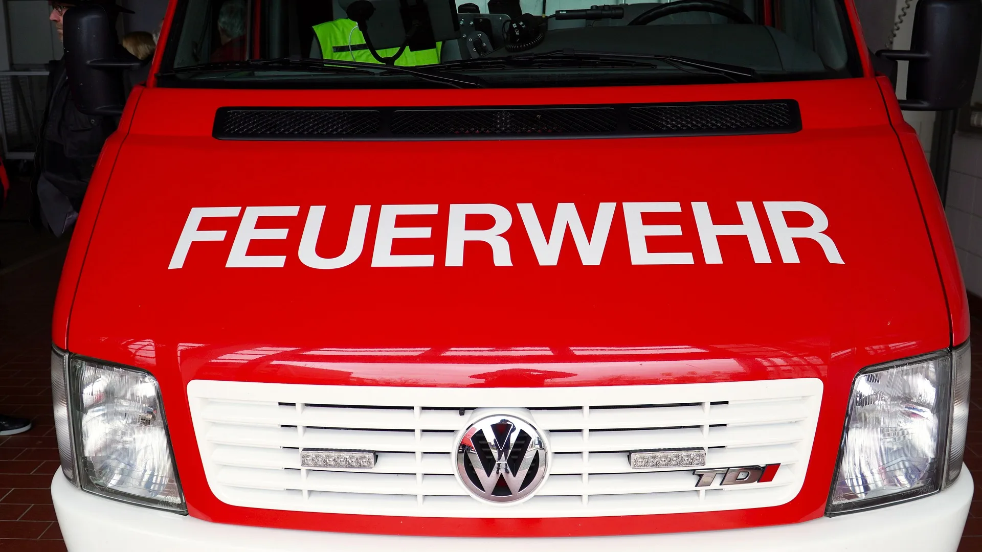 Frau 71 unter Gastherme eingeklemmt: Feuerwehr rettet in Maxvorstadt!