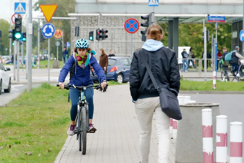 Radfahrer flüchtet nach gefährlichem Unfall in Bocholt – Polizei sucht Zeugen!