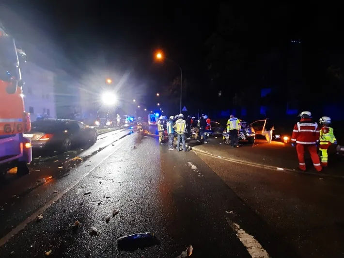 Schwerer Unfall in Essen: Technische Rettung nach Kollision mit Verletzten!