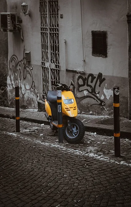 Schwerer Unfall in Mannheim: E-Scooter prallt gegen Audi!