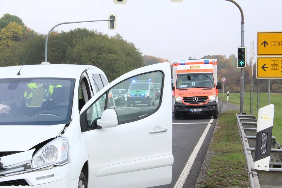 Verkehrsunfall in Niederirsen: Fahrer kommt von der Straße ab!