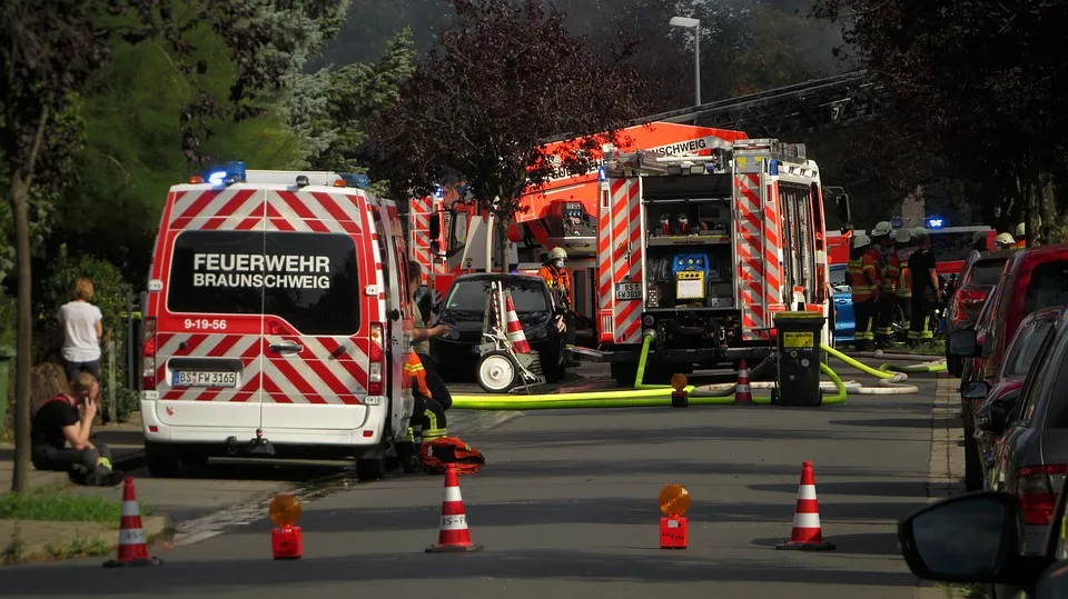 Vollbrand in Pasewalk: Feuerwehr rettet Nachbarhaus vor Flammen!