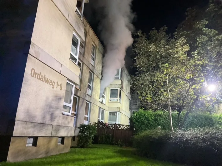 Wohnungsbrand in Dortmund-Brackel: Familie flieht, einer verletzt!