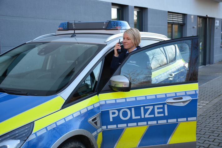 94-Jährige in Velbert: Trickbetrüger stiehlt Bargeld – Polizei sucht Zeugen!