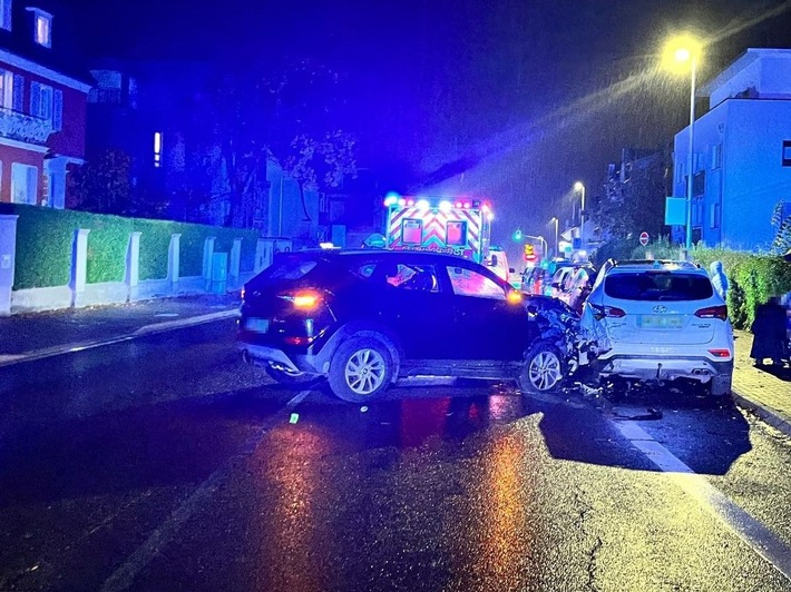 Alkoholisierte Fahrerin verursacht Kettenunfall in Bergisch Gladbach!