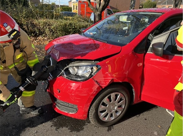 Auffahrunfall in Monheim: Vier Verletzte und hoher Sachschaden!