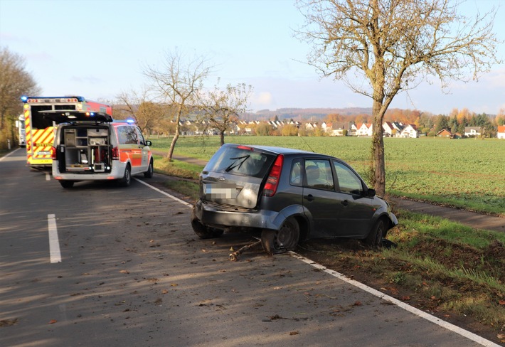 Autounfall bei Vinsebeck: Mutter und Baby leicht verletzt im Graben!