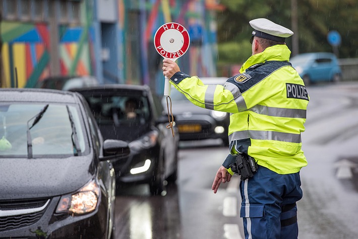 Binnengrenzkontrollen in Bayern: Fast 2000 illegale Einreisen gestoppt!