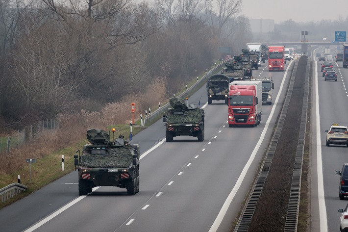 Bundeswehr rollt durch Deutschland: Militärkonvois auf großer Fahrt!