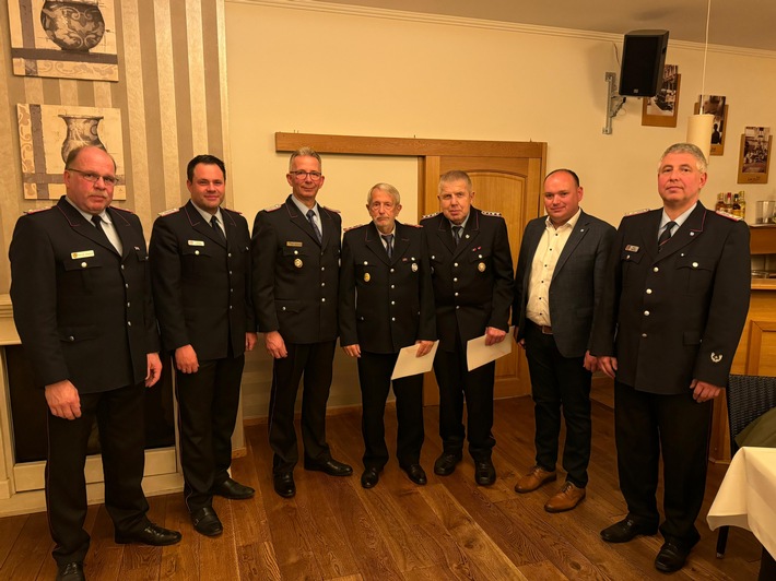 Ehrung und Feiern: Feuerwehr Littel begeistert beim gemütlichen Abend!