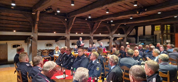 Ehrungen und Highlights beim Kameradschaftsabend der Feuerwehr Schiffdorf!