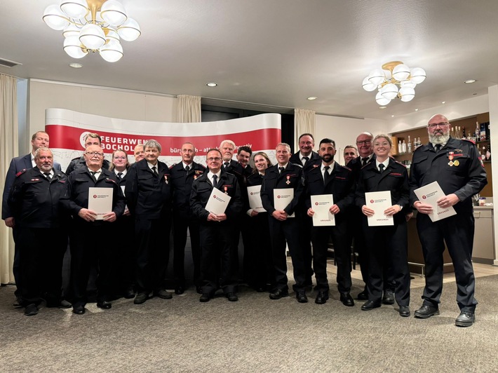 Feuerwehr Bocholt feiert Ehrungen und Beförderungen beim Martinszug!