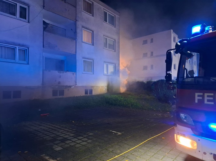 Feuerwehr Detmold: Dramatischer Kellerbrand im Mehrfamilienhaus!