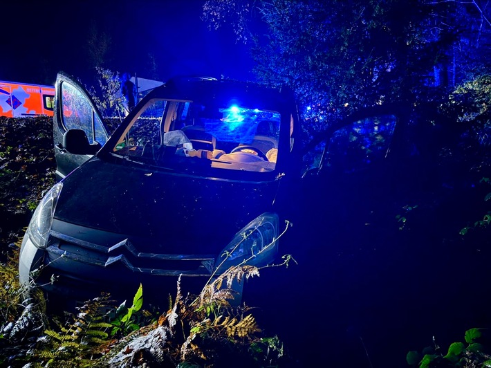 Feuerwehr Sprockhövel im Dauereinsatz: Sturmbäume und Verkehrsunfall!