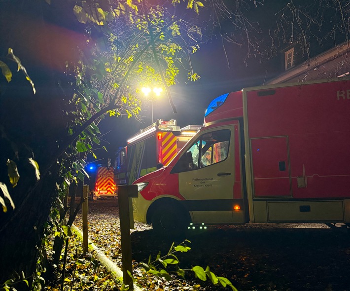 Held in der Not: Taxifahrer und Feuerwehr retten Senior aus eiskaltem Wasser