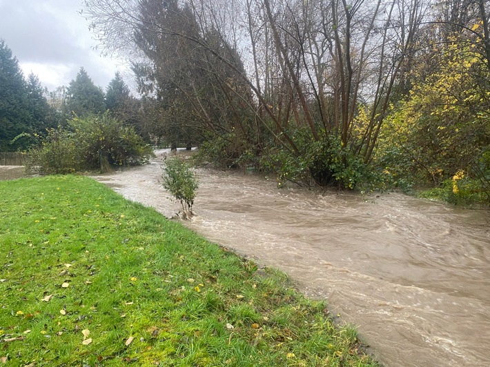 Hochwasser-Chaos in Velbert: Feuerwehr kämpft gegen die Fluten!