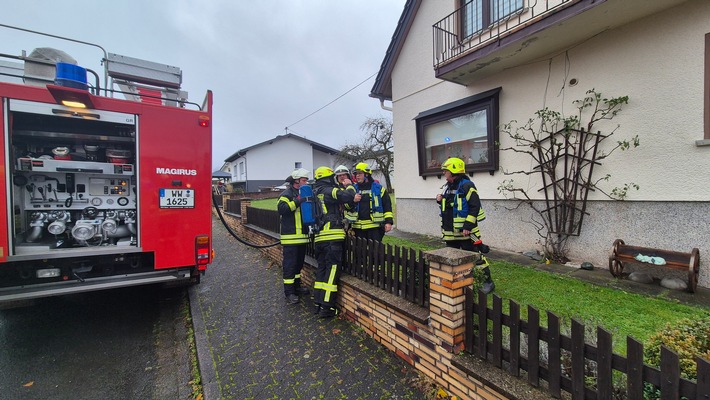 Kaminbrand in Halbs: Feuerwehr rettet Einfamilienhaus vor Schlimmerem