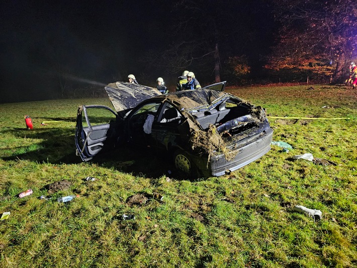 PKW überschlägt sich auf L 701: Feuerwehr im Einsatz bei Unfall!