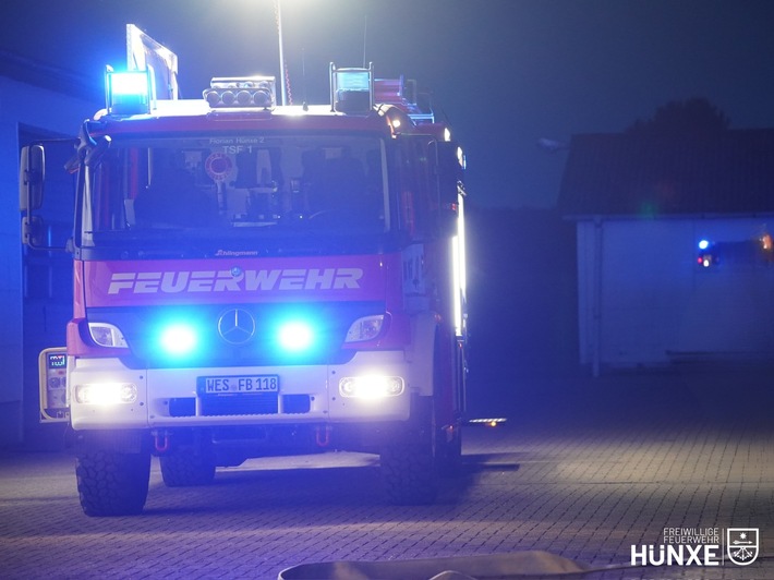 Rätselhafter Rauch alarmiert Feuerwehr Hünxe – Technische Ursache entdeckt!