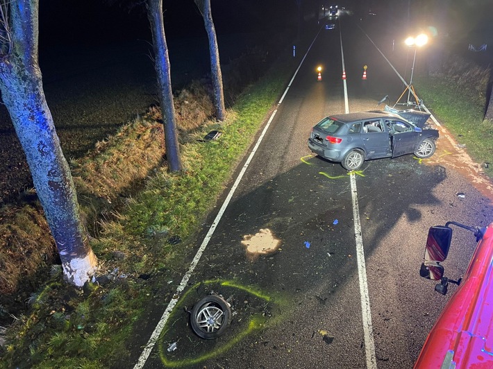 Schock! 20-Jähriger prallt mit Audi gegen Baum – Lebensgefahr!