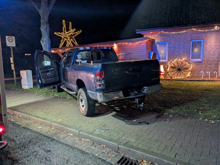 Schock-Auffahrunfall in Sellstedt: Pkw rammt parkenden Dodge RAM!