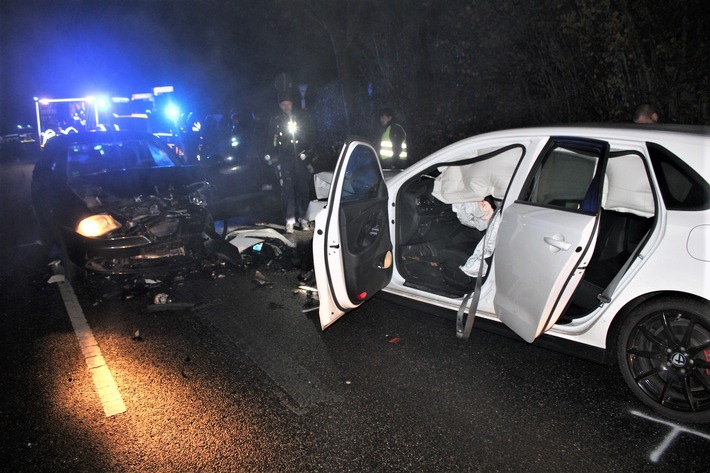 Schock-Zusammenstoß in Koslar: Alkoholisierte Fahrerin in den Gegenverkehr!