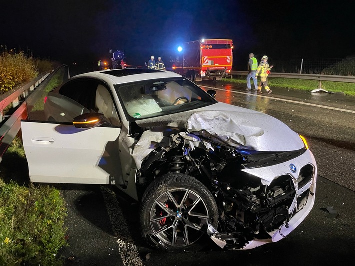 Schockierender Unfall auf BAB 62: BMW kracht ungebremst in LKW!