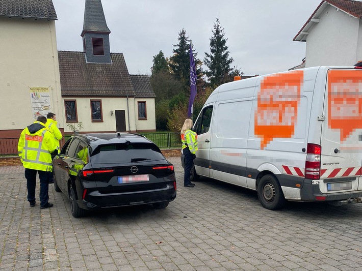 Schulwegsicherung in Altenstadt: Fußgängerin von Bus erfasst!