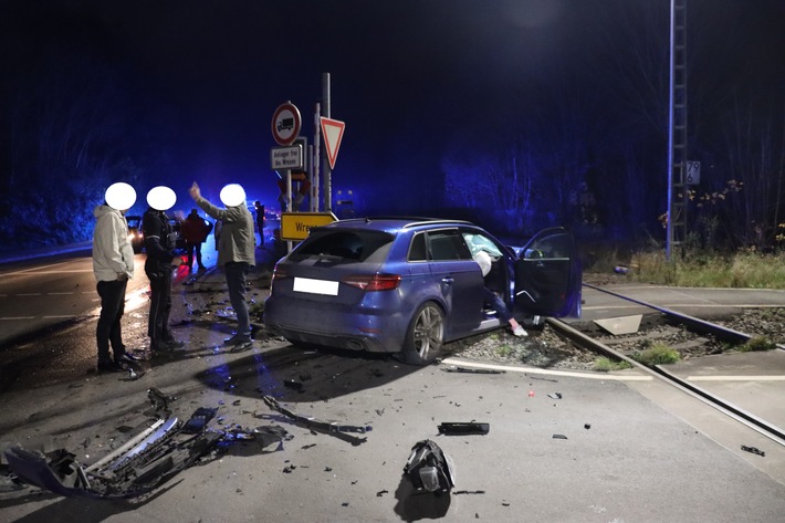 Schwerer Unfall bei Wrexen: Zwei junge Fahrer verletzt!