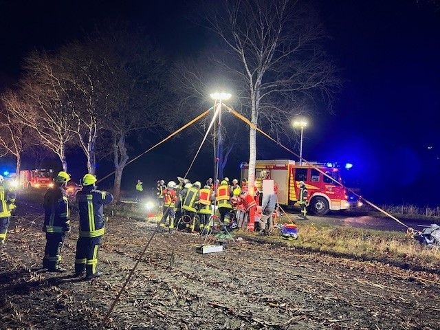 Schwerer Unfall in Ahlerstedt: 19-Jähriger kämpft ums Überleben!