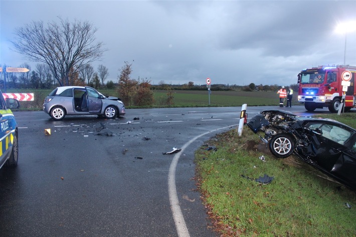 Schwerer Unfall in Niederzier: Beide Fahrerinnen verletzt!