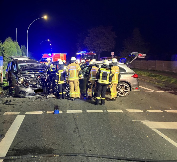 Schwerer Verkehrsunfall in Bad Salzuflen: Feuerwehr im Dauereinsatz!