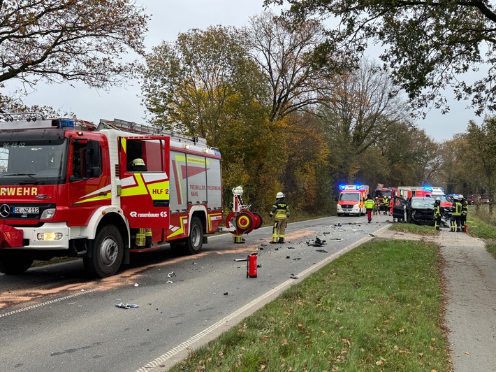 Schwerer Verkehrsunfall in Wakendorf II: Feuerwehr im Großeinsatz!