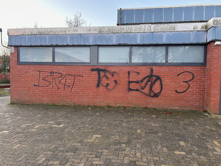 Vandalismus-Schock in Uelsen: Schulen mit Graffiti verhüllt!