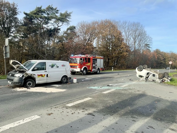 Verkehrschaos in Hünxe: Pkw überschlägt sich – Eine Person verletzt!