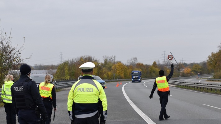 Zollaktion in Bielefeld: Illegale Beschäftigung bei Lkw-Fahrern aufgedeckt!