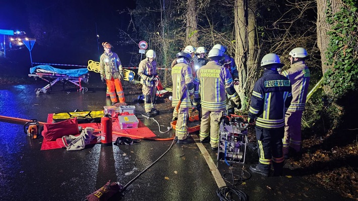 Automatischer Notruf rettet Leben: Pkw stürzt in Böschung bei Dürscheid!