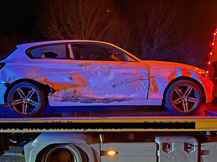 BMW-Unfall in Hilden: 68-Jährige rammt Lkw beim Spurwechsel!