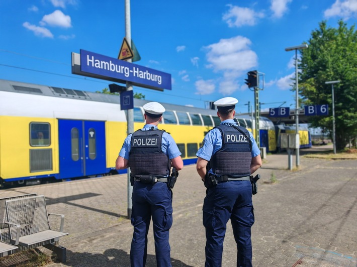 Betrunkener Fahrgast ohne Ticket: Festnahme am Bahnhof Harburg!