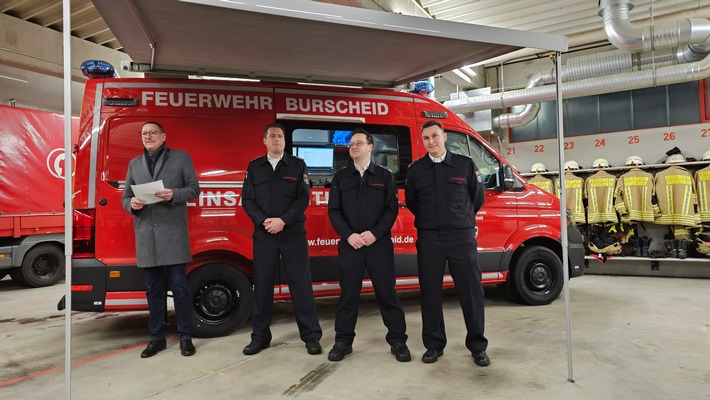 Burscheid: Neues Einsatzfahrzeug für Feuerwehr – Ein Büro auf Rädern!