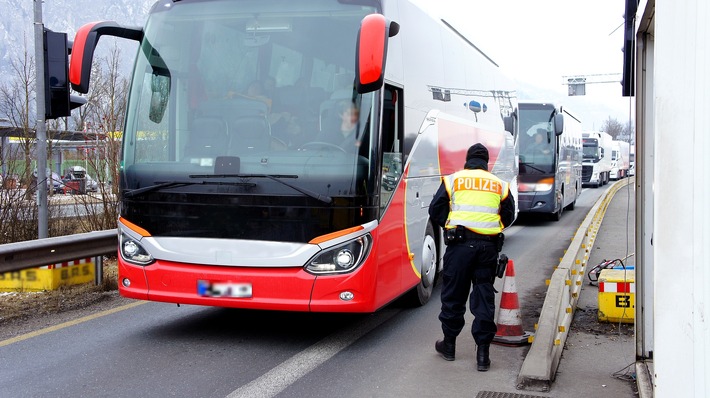 Chinesin nach viertem Einreiseverstoß an A93 in Haft genommen