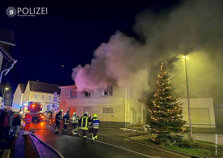 Drama in Raumbach: Zimmerbrand führt zu Rauchgasvergiftung!