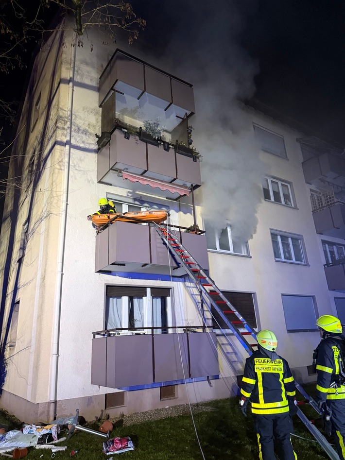 Dramatische Rettungsaktion in Sindlingen: Frauen aus brennendem Haus gerettet!