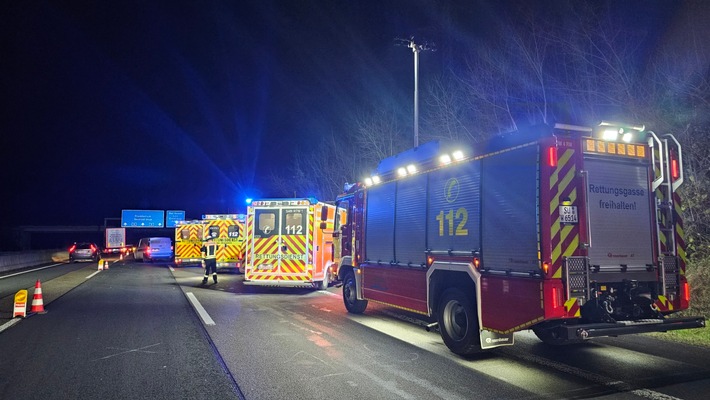 Drei Verletzte nach schwerem Auffahrunfall auf A3 bei Königswinter