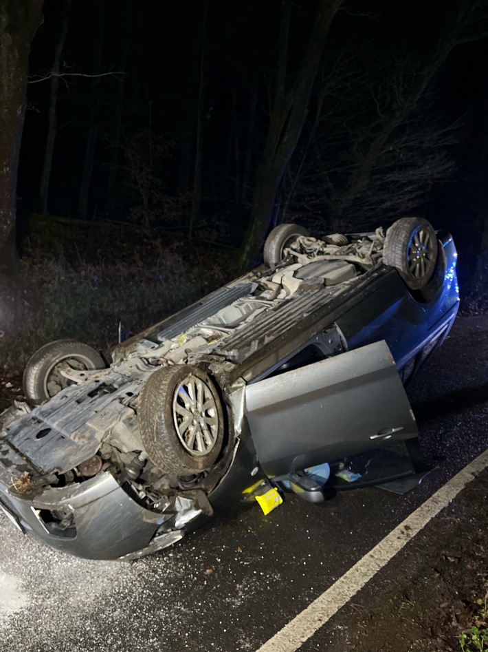 Drogenfahrt endet dramatisch: Auto überschlägt sich auf der L 414