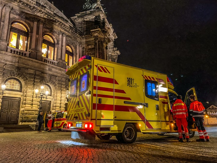 Einsatz vor der Semperoper: Rettungskräfte reagieren auf Notfälle!