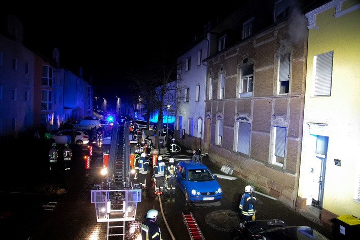 Feuer Dramatik in Neunkirchen: Fünf Männer aus brennendem Haus gerettet!