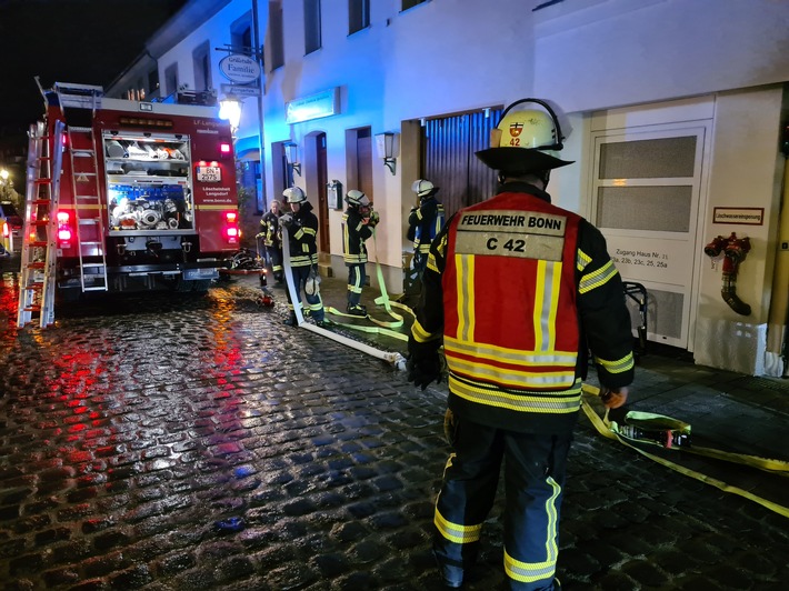 Feuer in Lengsdorf: Schnelles Eingreifen der Feuerwehr rettet Nachbarn!