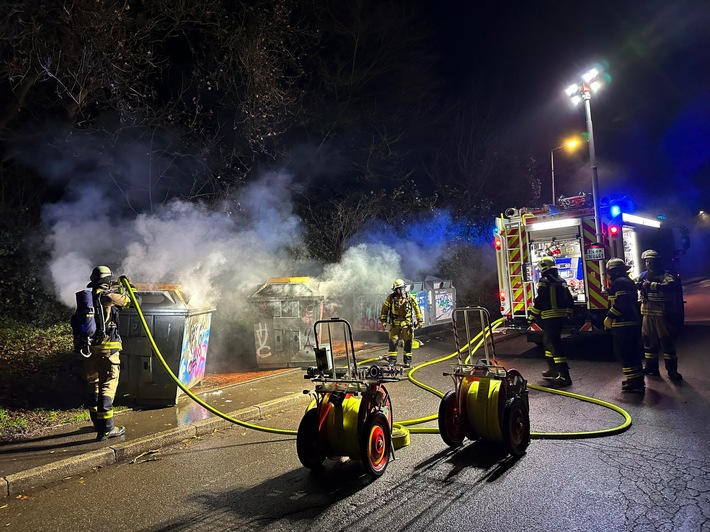 Feuerteufel treiben ihr Unwesen: Altpapiercontainer brennen in Herdecke!